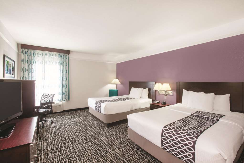 La Quinta Inn & Suites by Wyndham Mansfield TX - photo 17