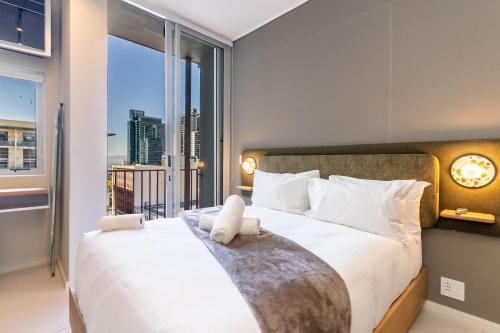The Rose 710: Top Floor City Aprt with Balcony