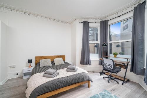 Stylish 2 Bedroom North London Apartment with Private Yard — 4-Star Luxury Hotel in London, United Kingdom