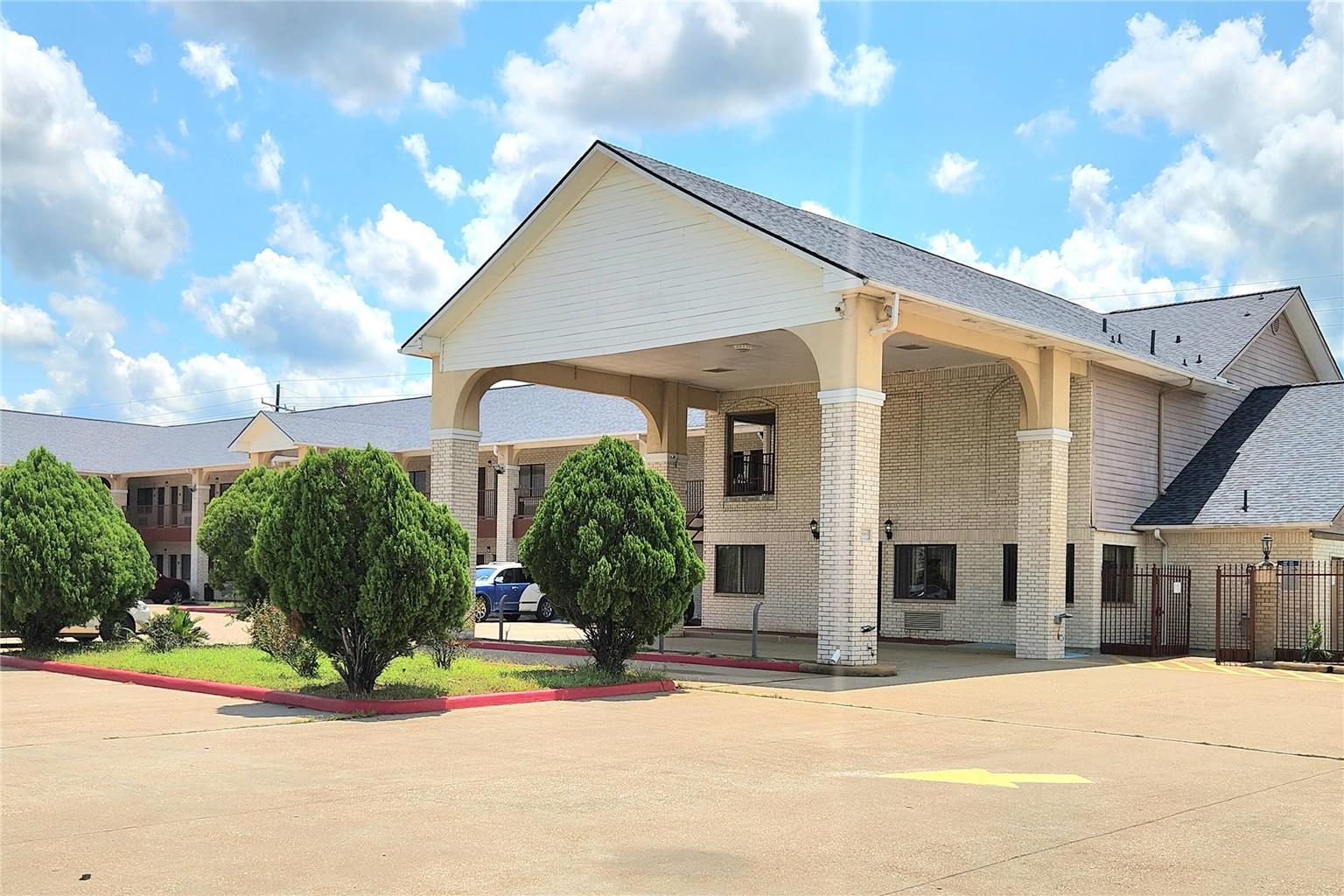 Days Inn by Wyndham Navasota - photo 3