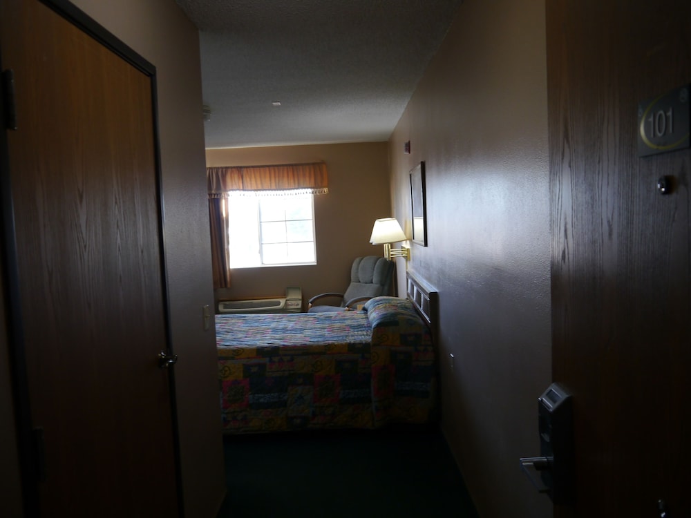 Westwood Inn & Suites Kimball - photo 3