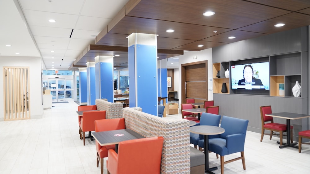 Holiday Inn Express & Suites Dallas Central Market Center by IHG - photo 33