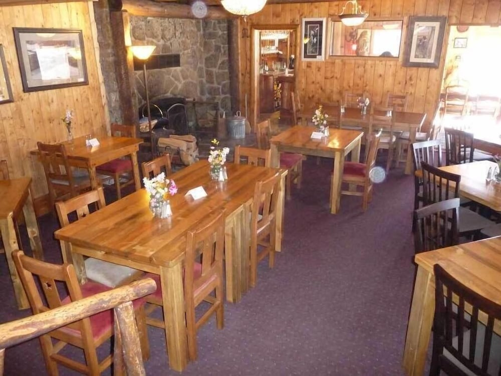 The Twin Lakes Inn - photo 16