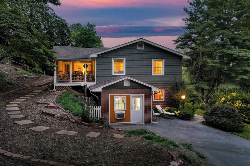 Asheville Sunset 10min to Asheville Ping Pong in Asheville, United States