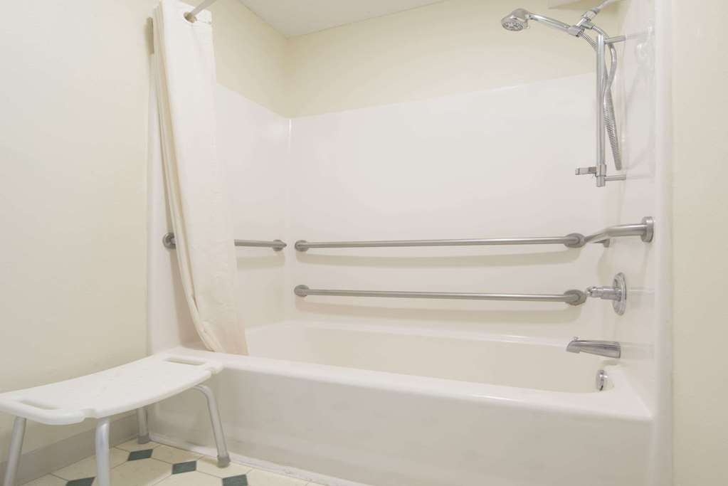 Super 8 by Wyndham Richmond - photo 13