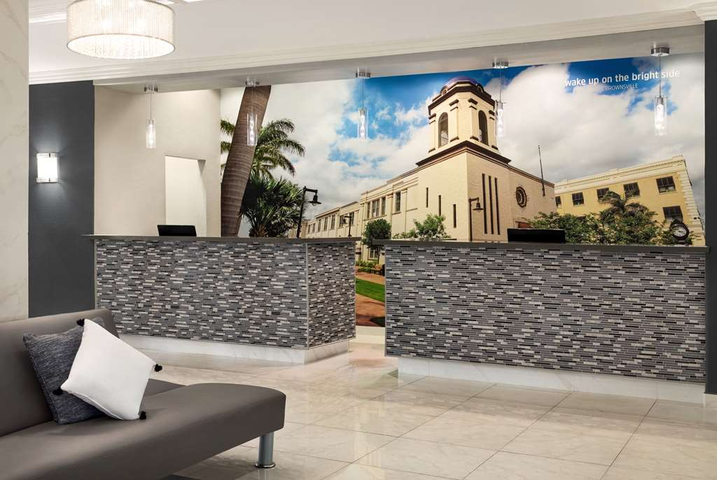 La Quinta Inn & Suites by Wyndham Brownsville North - photo 13