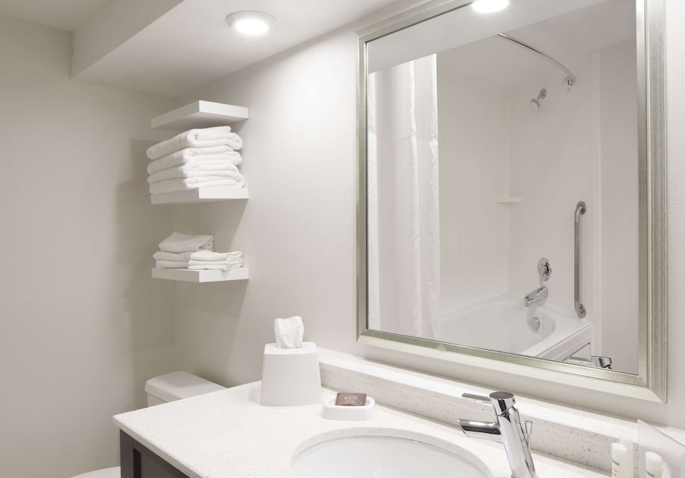 Hampton Inn Charleston Southridge - photo 32