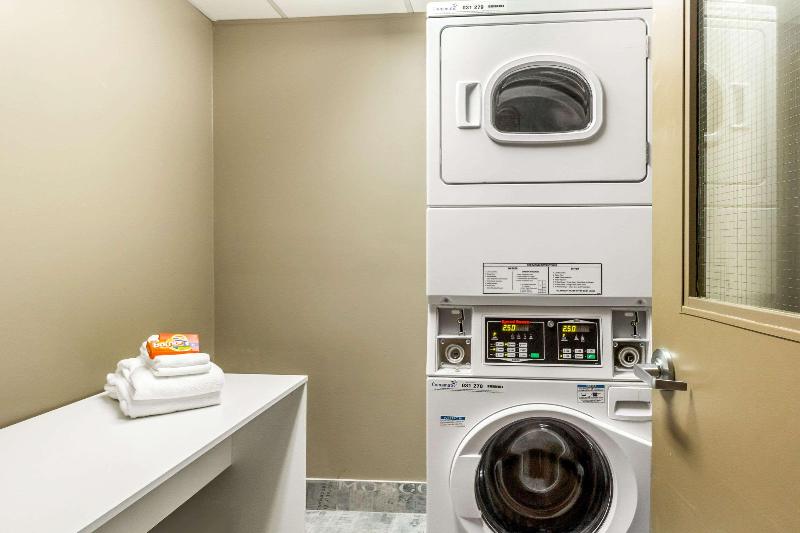 Comfort Suites Downtown - last minute hotel in Windsor