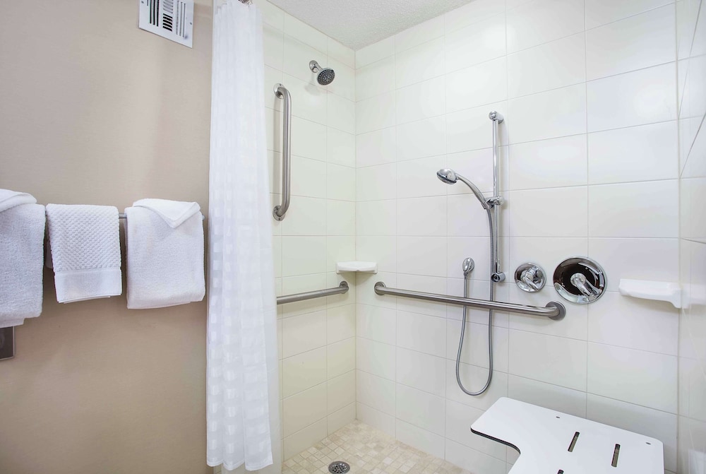 Embassy Suites by Hilton Lexington UK Coldstream - photo 40