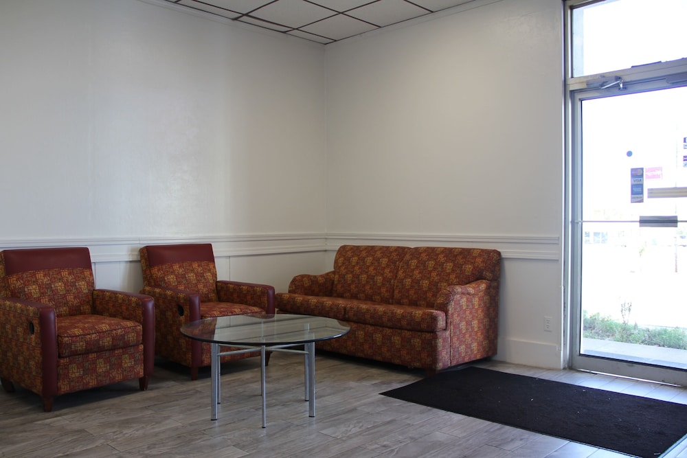 LoneStar Inn & Suites - photo 3