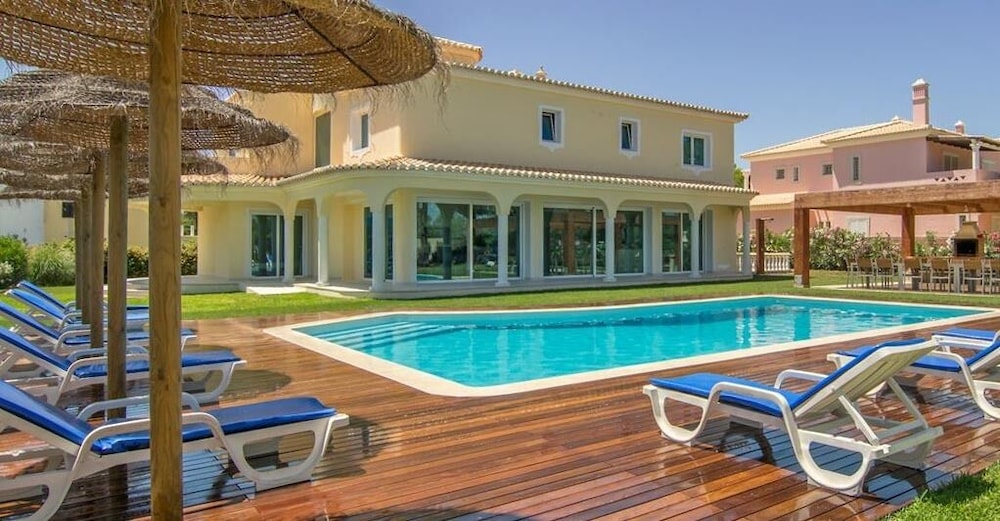 Dream Villa with Luxury Services PROMOTION Last dates — 4-Star Luxury Hotel in Vilamoura, Portugal