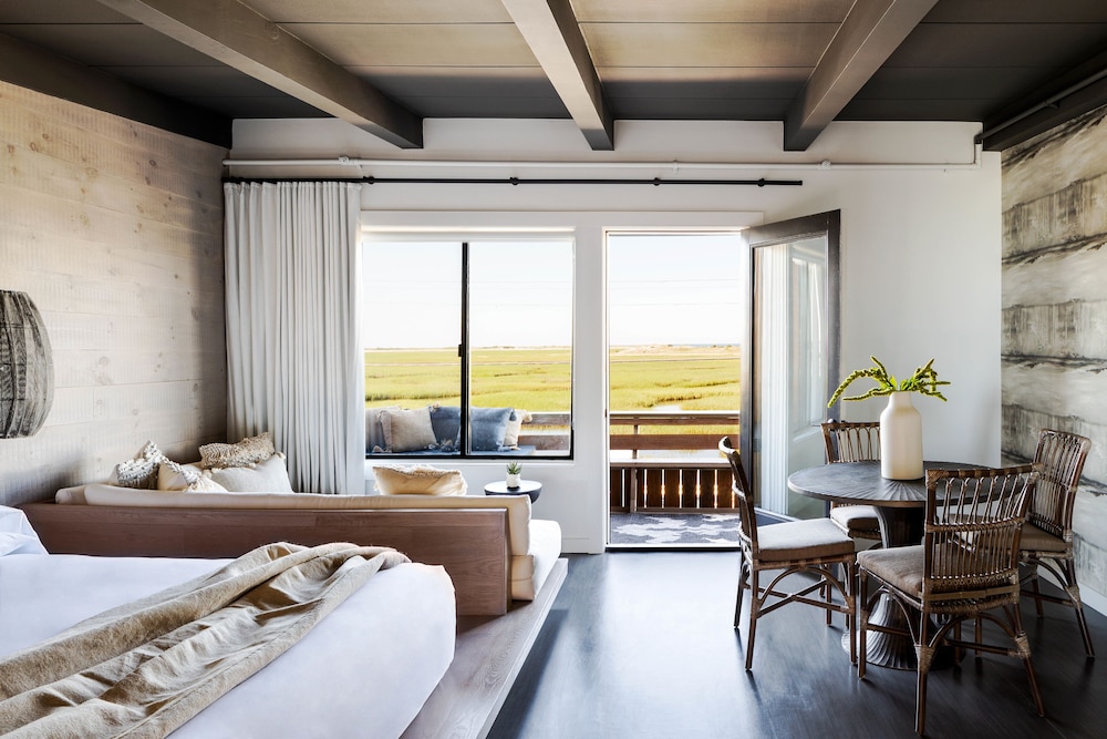 Awol - photo 16