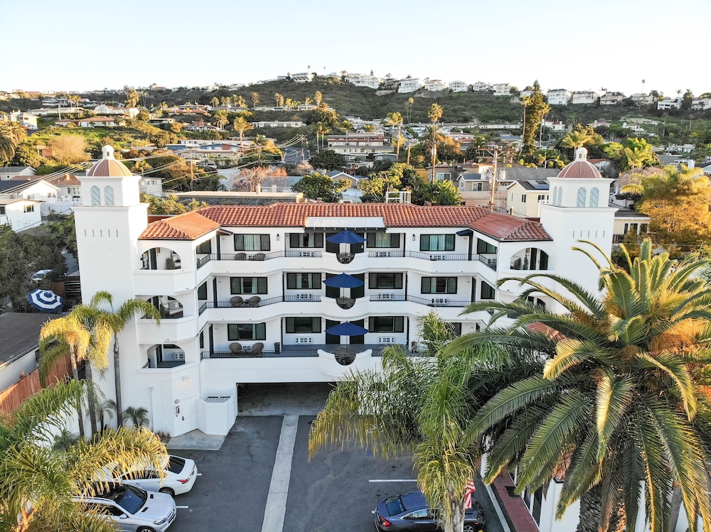 The Surfbreak Hotel - featured photo