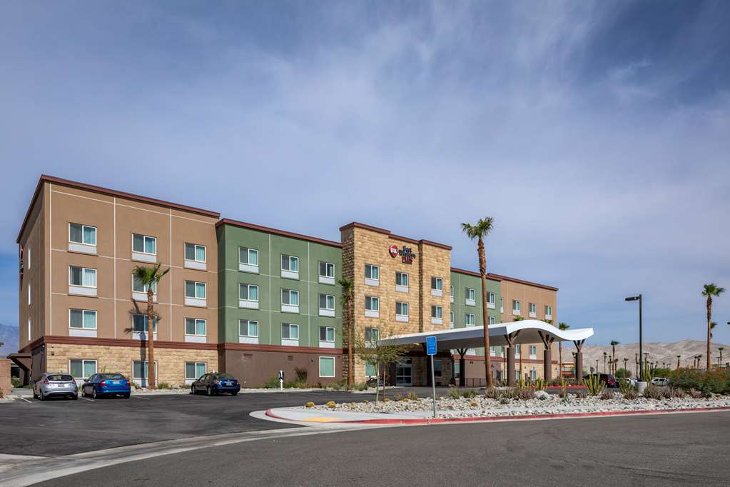 Best Western Plus Coachella Valley Inn & Suites - carbon neutral hotel in Cathedral City