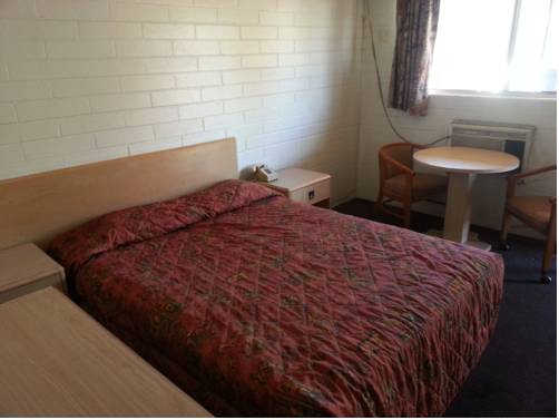 D M Motel - photo 4