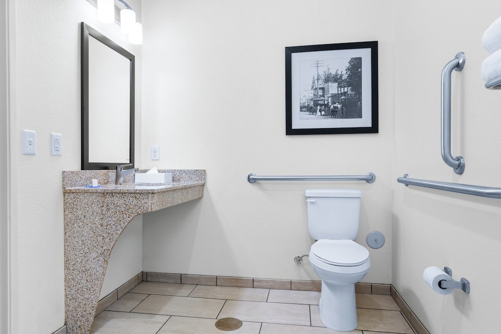 Cobblestone Hotel & Suites Lynden - photo 68
