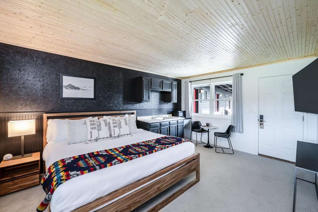 Placid Bay Hotel - photo 6
