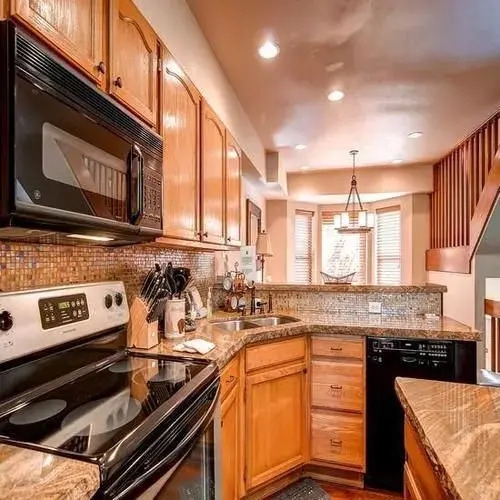 Village Point By Pinnacle Lodging - photo 3