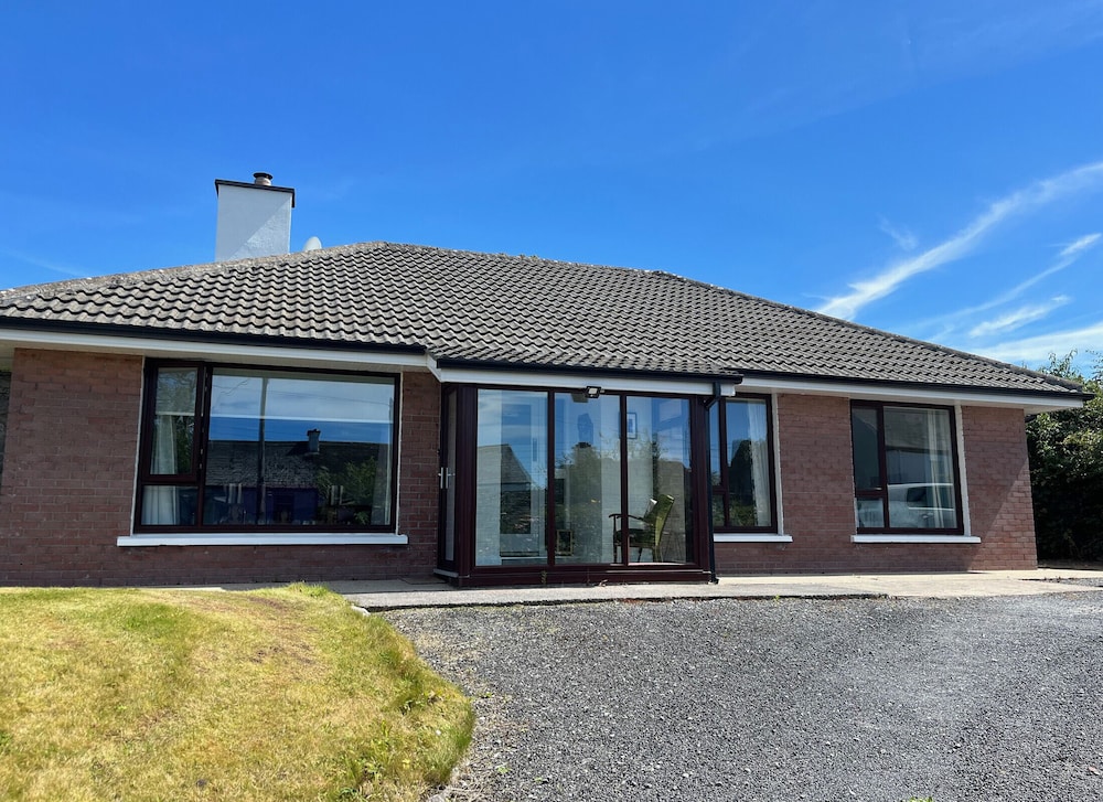 The Nook Oranmore Holiday Home by Trident Holiday Homes — 4-Star Luxury Hotel in Oranmore, Republic of Ireland