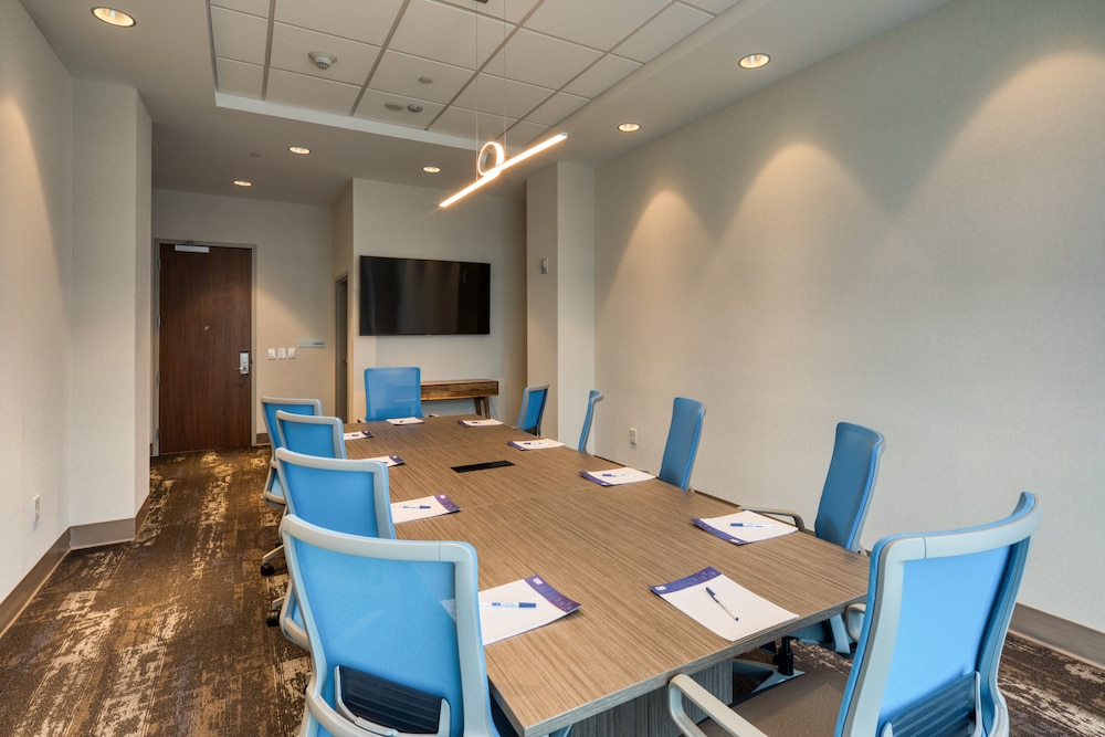 Holiday Inn Express & Suites Charlotte South End by IHG - photo 108