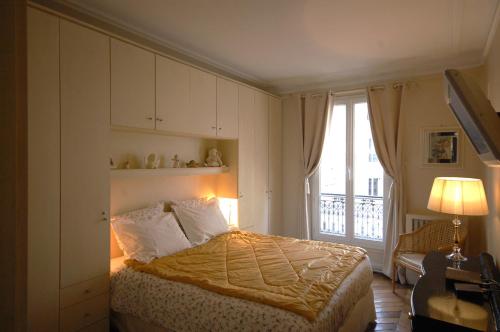 Two Bedroom Apartment Champs ElysAces — 4-Star Luxury Hotel in Paris, France