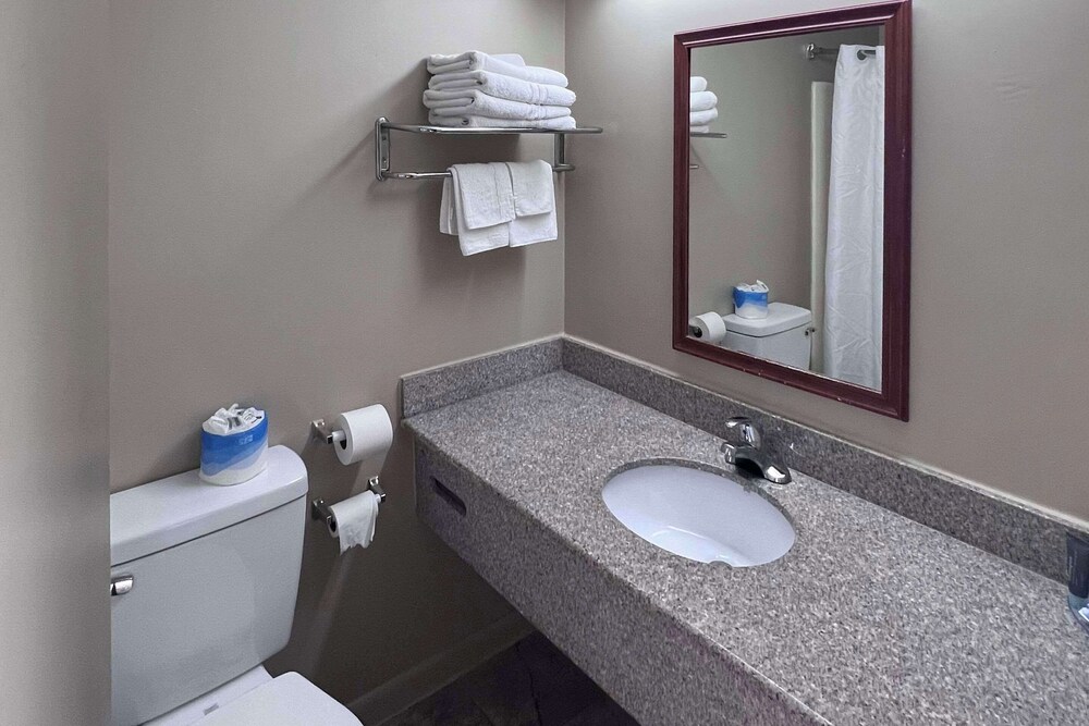 Rodeway Inn & Suites Hershey Chocolate Avenue - photo 30