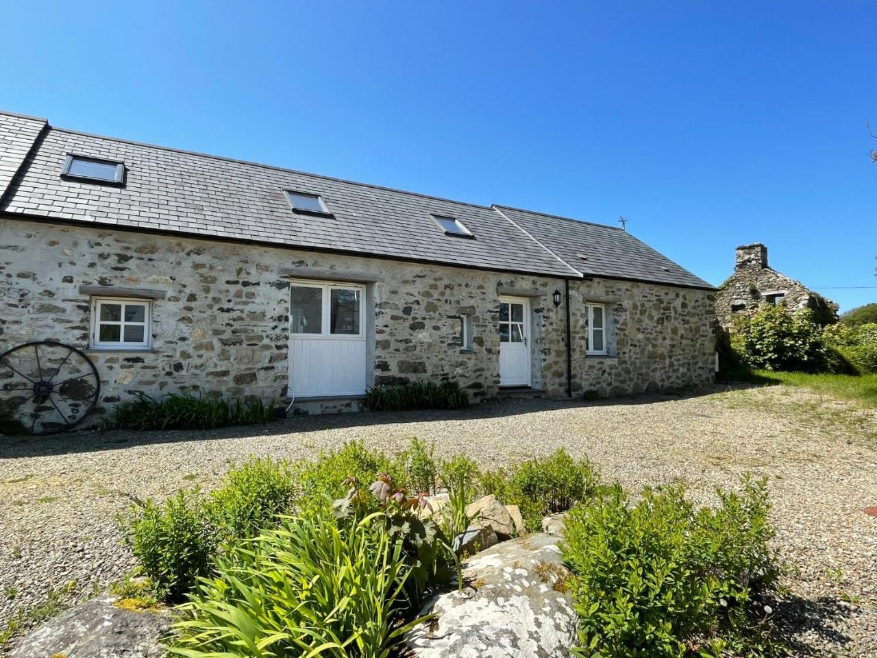Trefechan Wen Barn — Llanwnda