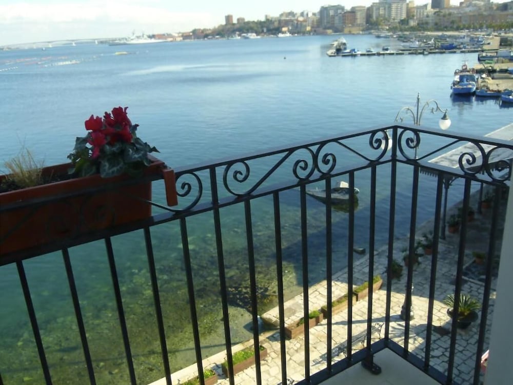 Albergo del Sole — hotel in Taranto