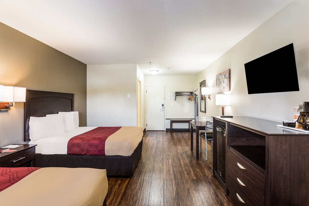Econo Lodge Near Stewart Inter - photo 13