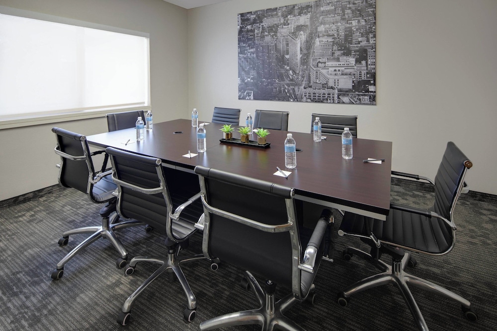 Courtyard by Marriott Addison Midway - photo 33