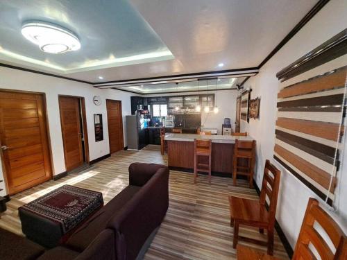 Anas Sweet Home w Wifi Karaoke n Free Parking — 4-Star Luxury Hotel in Alfonso, Philippines
