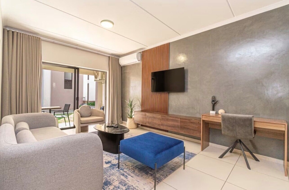 The Henlee Apartment Dainfern Ground Floor Unit — 4-Star Luxury Hotel in Midrand, South Africa