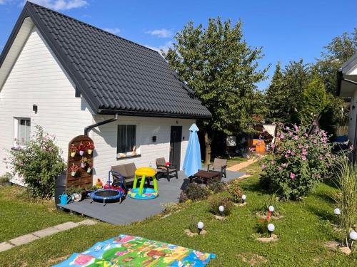 Mały biały domek Wadowice SPA jacuzzi sauna Gorzen blisko Wadowic — hotel in Wadowice