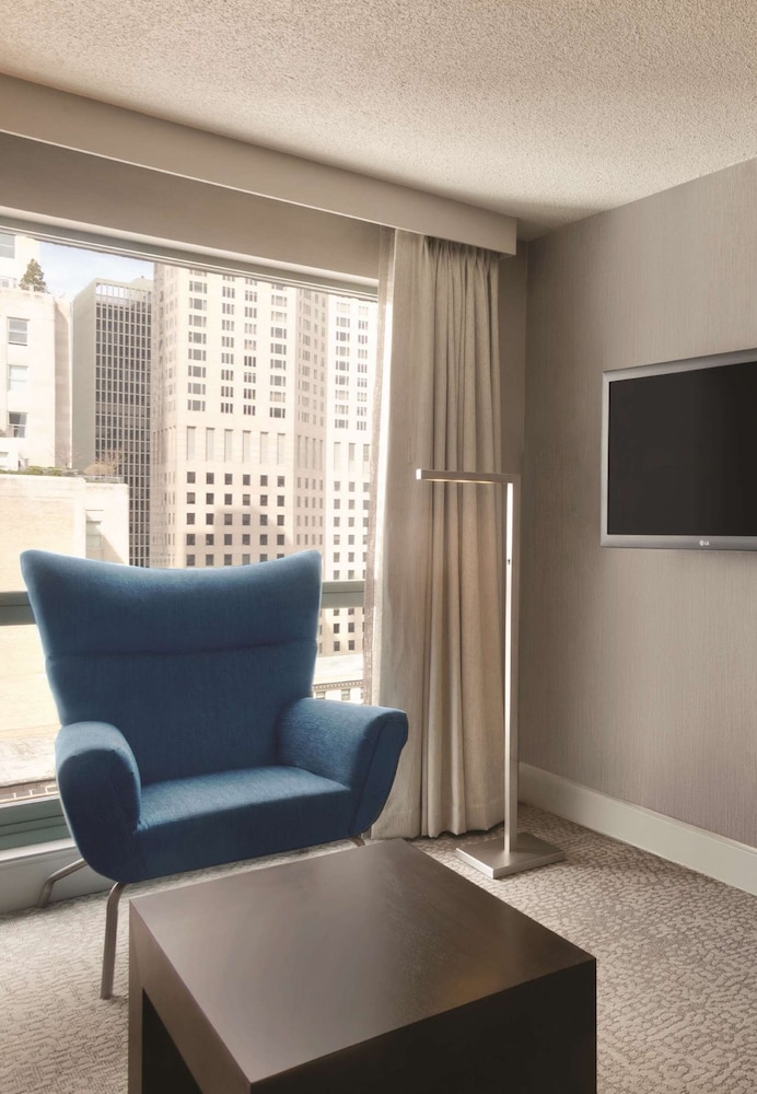 Hilton Chicago Magnificent Mile Suites - photo 31