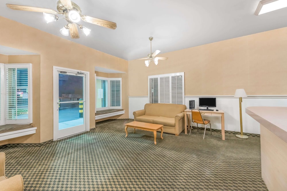 Days Inn by Wyndham Deming - photo 3