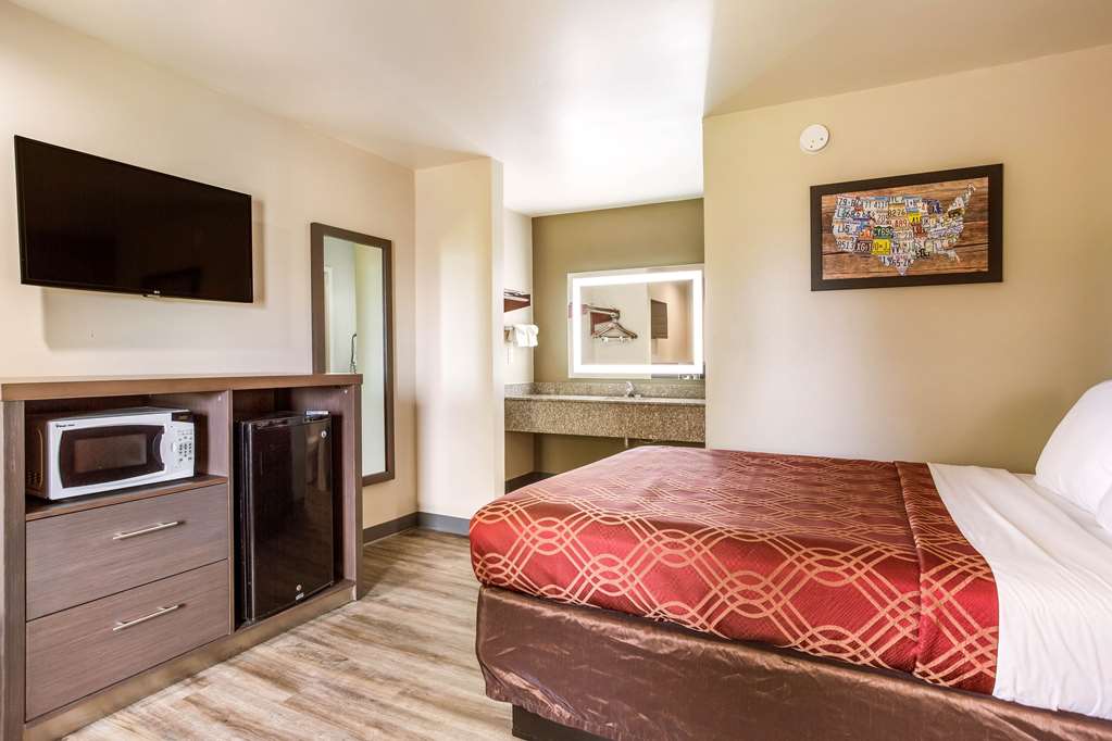 Econo Lodge Inn & Suites Murfreesboro Shopping District - photo 16
