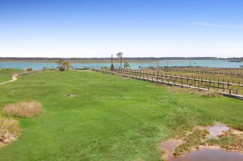 Moon Rising Waterfront with shared dock in Chincoteague, United States