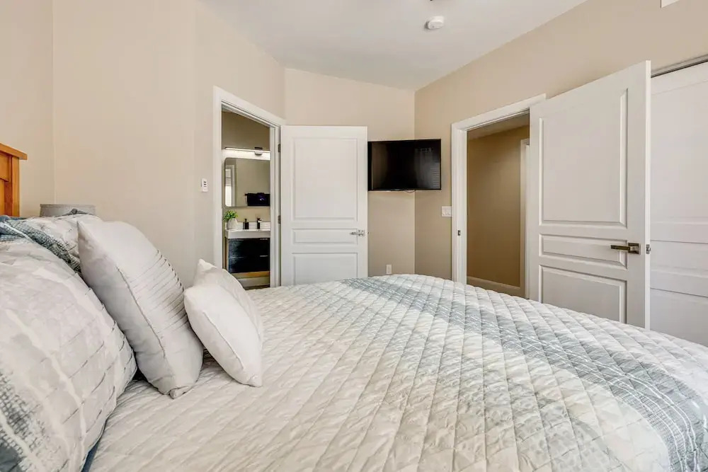 Bobitsky and Gomez 2 Br Condo