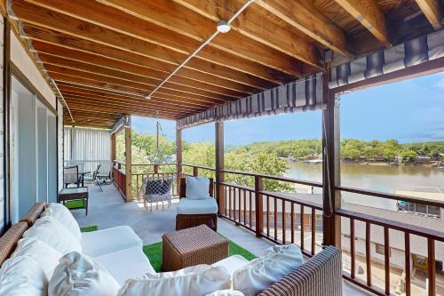 Lakeview Landing — 4-Star Luxury Hotel in Osage Beach, United States