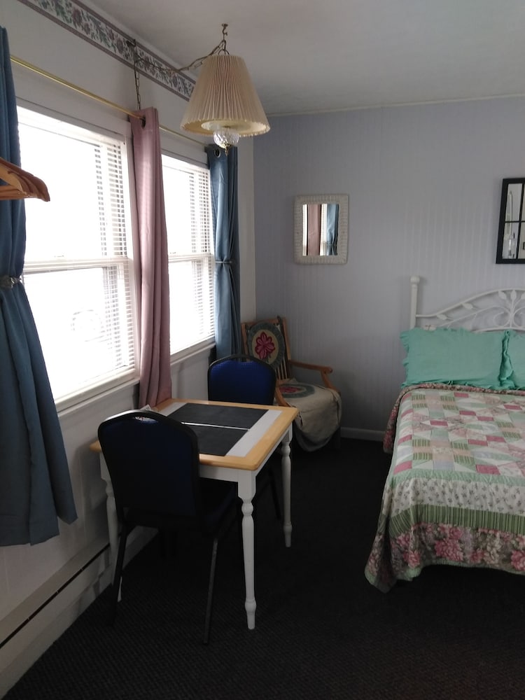 Midway Lodging - photo 17