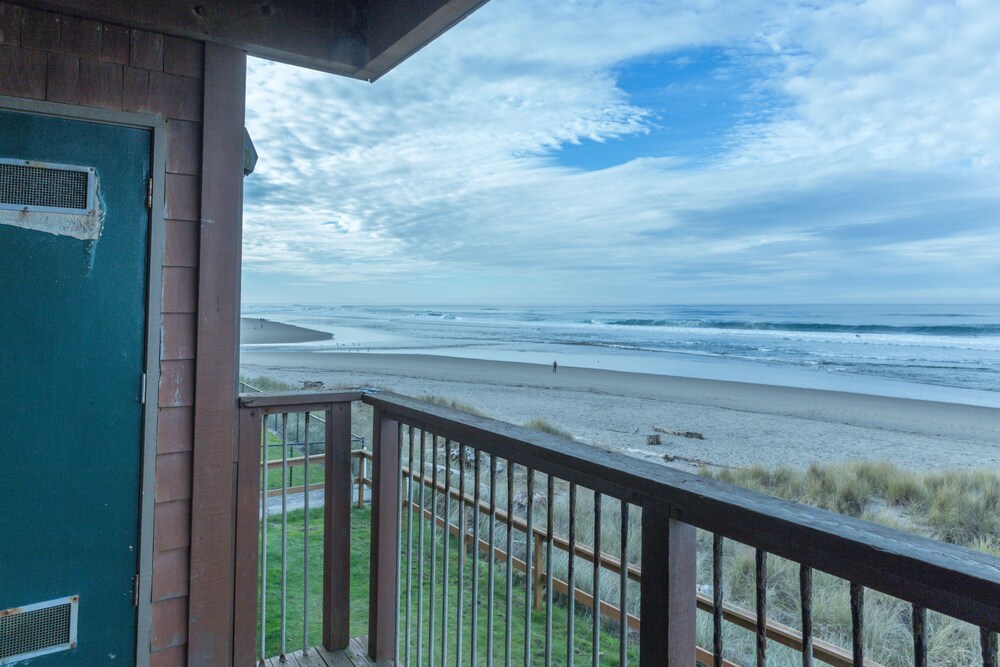 Cozy Cove Beachfront Resort Inn - photo 53
