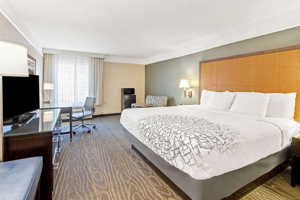 La Quinta Inn & Suites by Wyndham Ruidoso Downs - photo 25