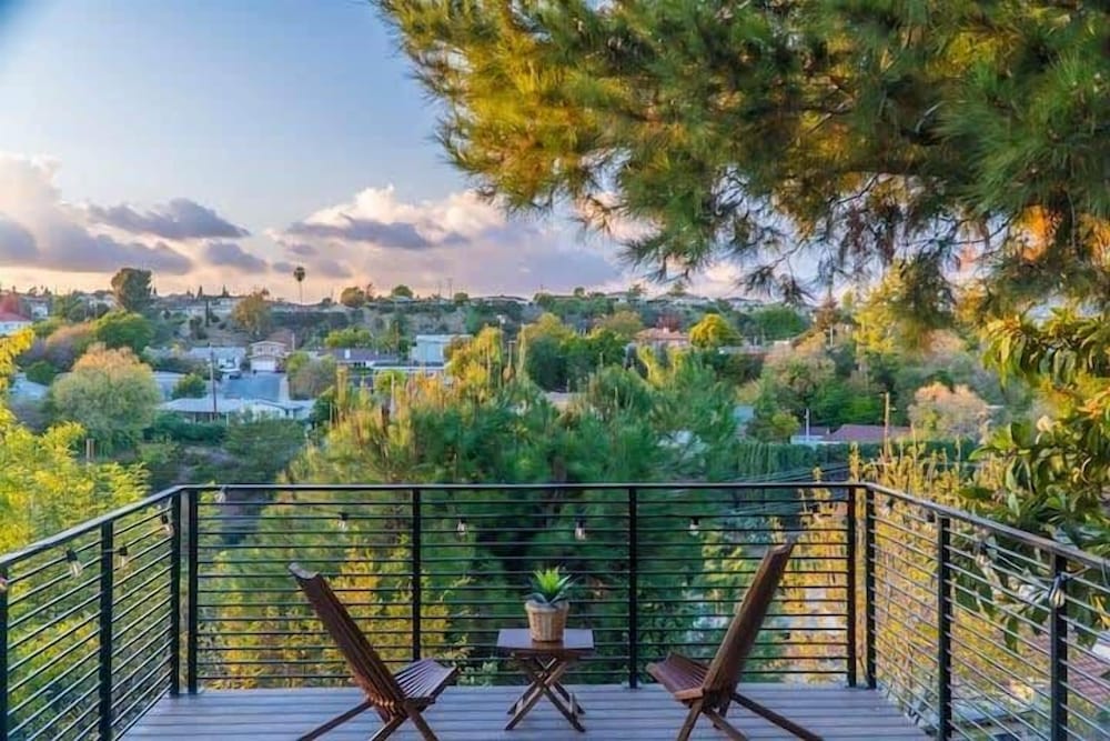 Stunning LA Luxury Retreat: Ideal for Work or Play — hotel in Monterey Park