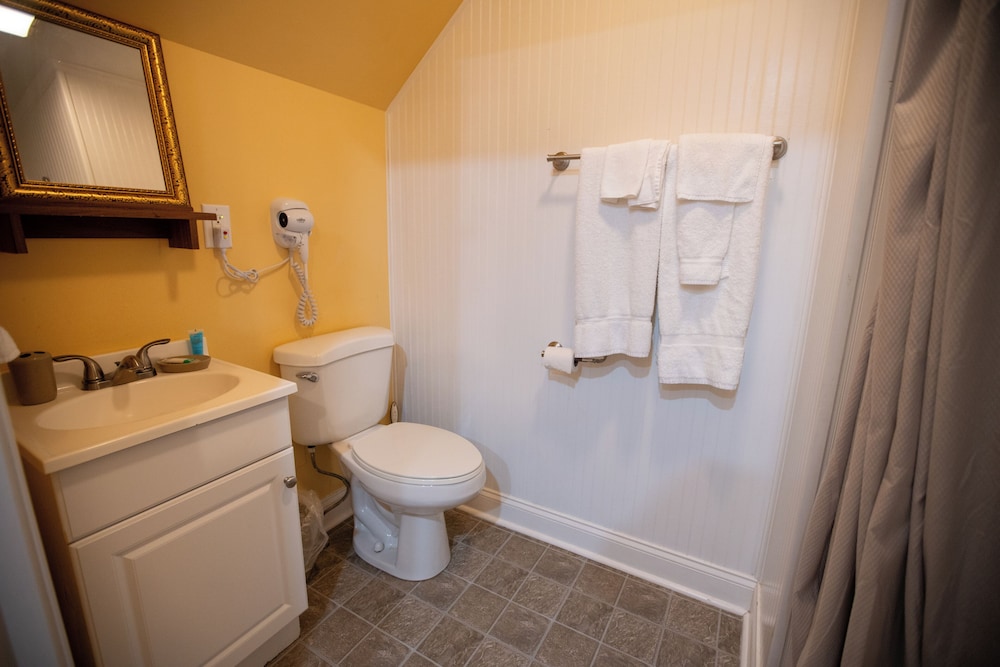Howard's Creek Inn - photo 70