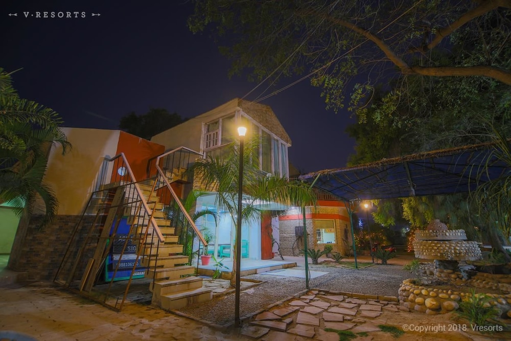 V Resorts Master Farms Zirakpur — hotel in Rajpura