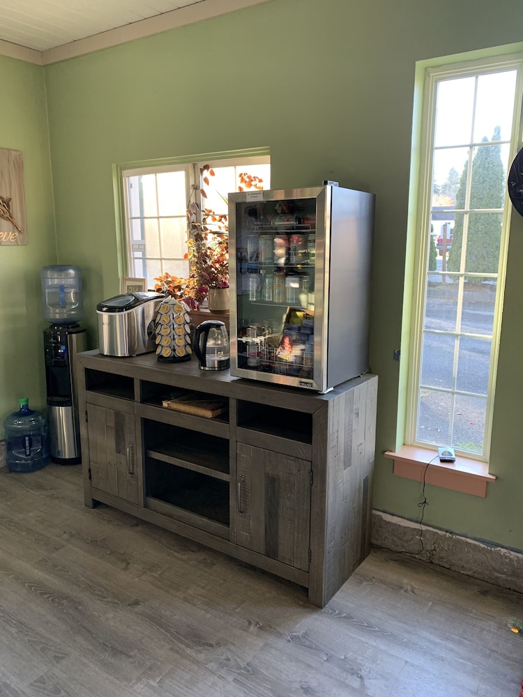 South Jetty Inn - photo 4