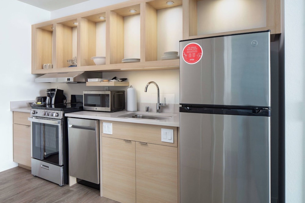 TownePlace Suites by Marriott Milwaukee West Bend - photo 12