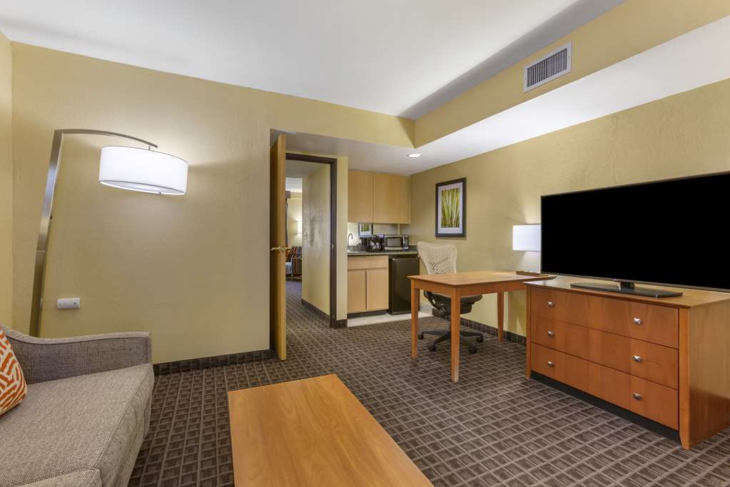 Best Western Plus Scottsdale Thunderbird Suites - photo 24