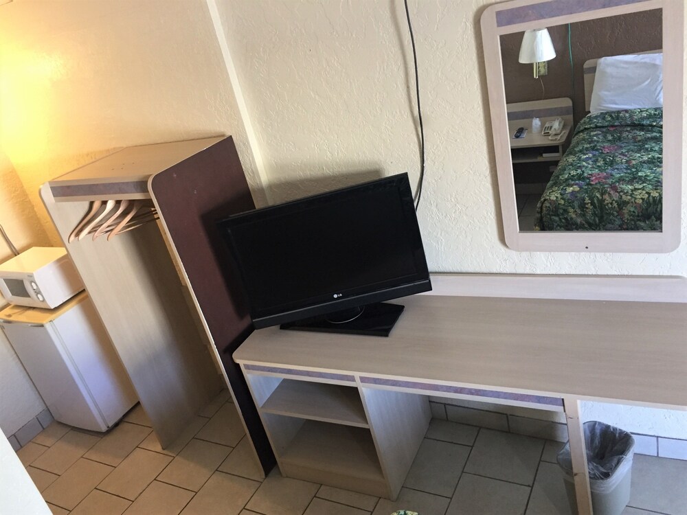 Economy Inn Lawton - photo 21