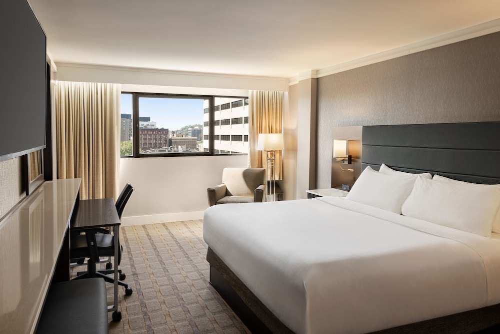 Crowne Plaza Knoxville Downtown University by IHG - photo 10